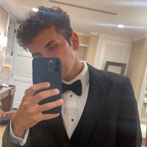 Meet your Posher, Adam